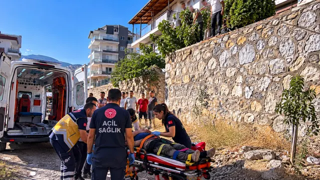 ALANYA’DA 5 METREDEN DÜŞTÜ!